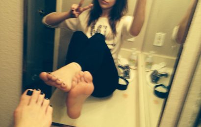 Les pieds d’Amandine en selfie